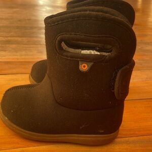 Bogs II Size 5 Black Winter Boots - fully waterproof still.